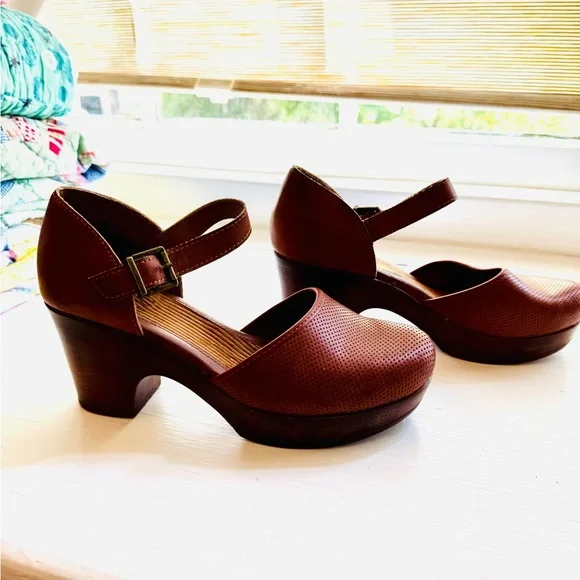 B.O.C. Brown Women's Clog Mary Jane Heels - Picture 2 of 6